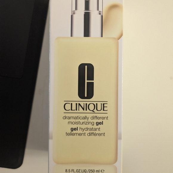 Jumbo Clinique Dramatically Different Moisturizing Gel 250mL - Picture 1 of 1